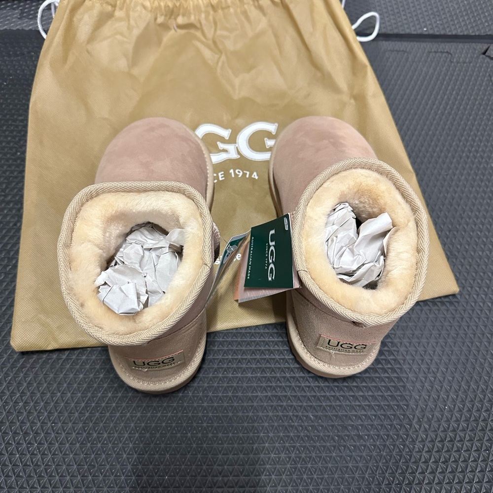 UGG Since 1974 Ultra Mini Boots: NWT - Picture 4 of 11